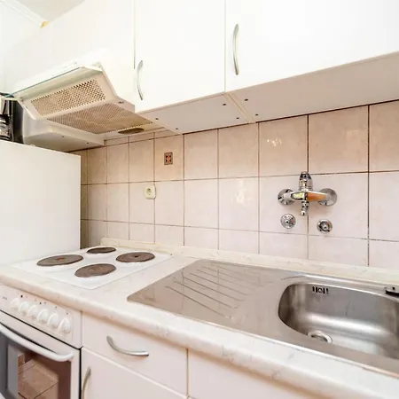 1 Bedroom Beautiful In Barbat na Rabu
