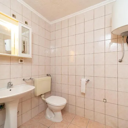 1 Bedroom Beautiful In *