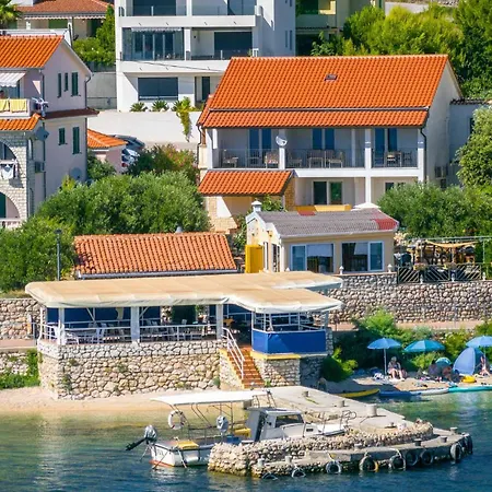 Διαμέρισμα 1 Bedroom Beautiful In Barbat na Rabu