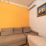 1 Bedroom Beautiful In Apartament Barbat na Rabu