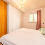 1 Bedroom Beautiful In Barbat na Rabu