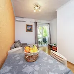 1 Bedroom Beautiful In Barbat na Rabu